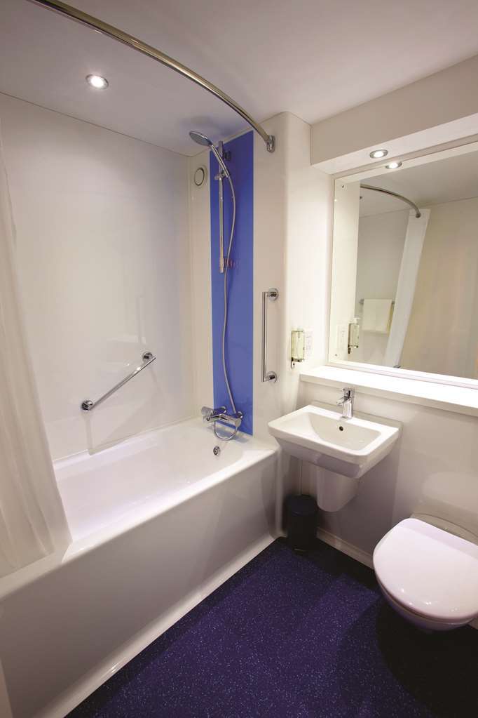 Travelodge Birmingham Sutton Coldfield Oda fotoğraf